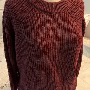 Nice women’s sweater. Brand new with tags. Beautiful pomegranate color